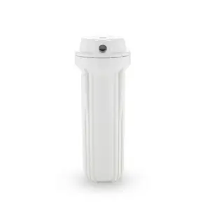 هذا الهاوس هو مبيت لمرشح مياه (Water Filter Housing) من النوع المفرد (Single Housing)، مصمم بشكل يضمن أعلى درجات التحمل والأداء الموثوق في أنظمة تنقية المياه السكنية والتجارية الخفيفة. يتميز بلون أبيض ناصع وتصميم هندسي متين يجمع بين الجمالية والوظيفة الشاقة.